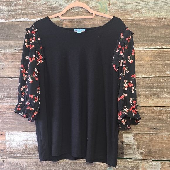 CeCe Tops - CeCe Black Knit Top with Red Floral Puff Sleeves, Size XL